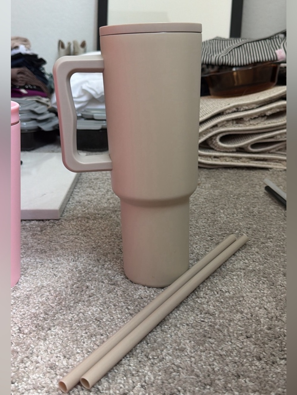 Beige Travel Tumbler with Handle and Matching Straws